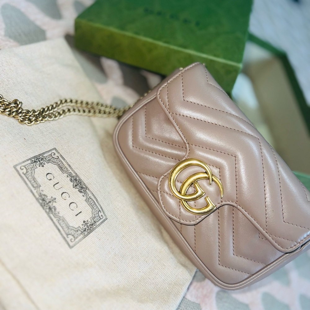 Gucci GG Marmont matelassé leather super mini bag